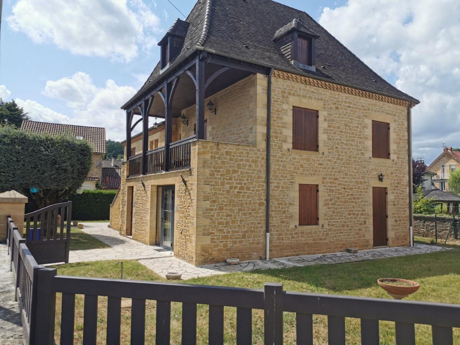 Maison de Sarlat: Spacious Garden Retreat near Town Center Villa Exterior photo