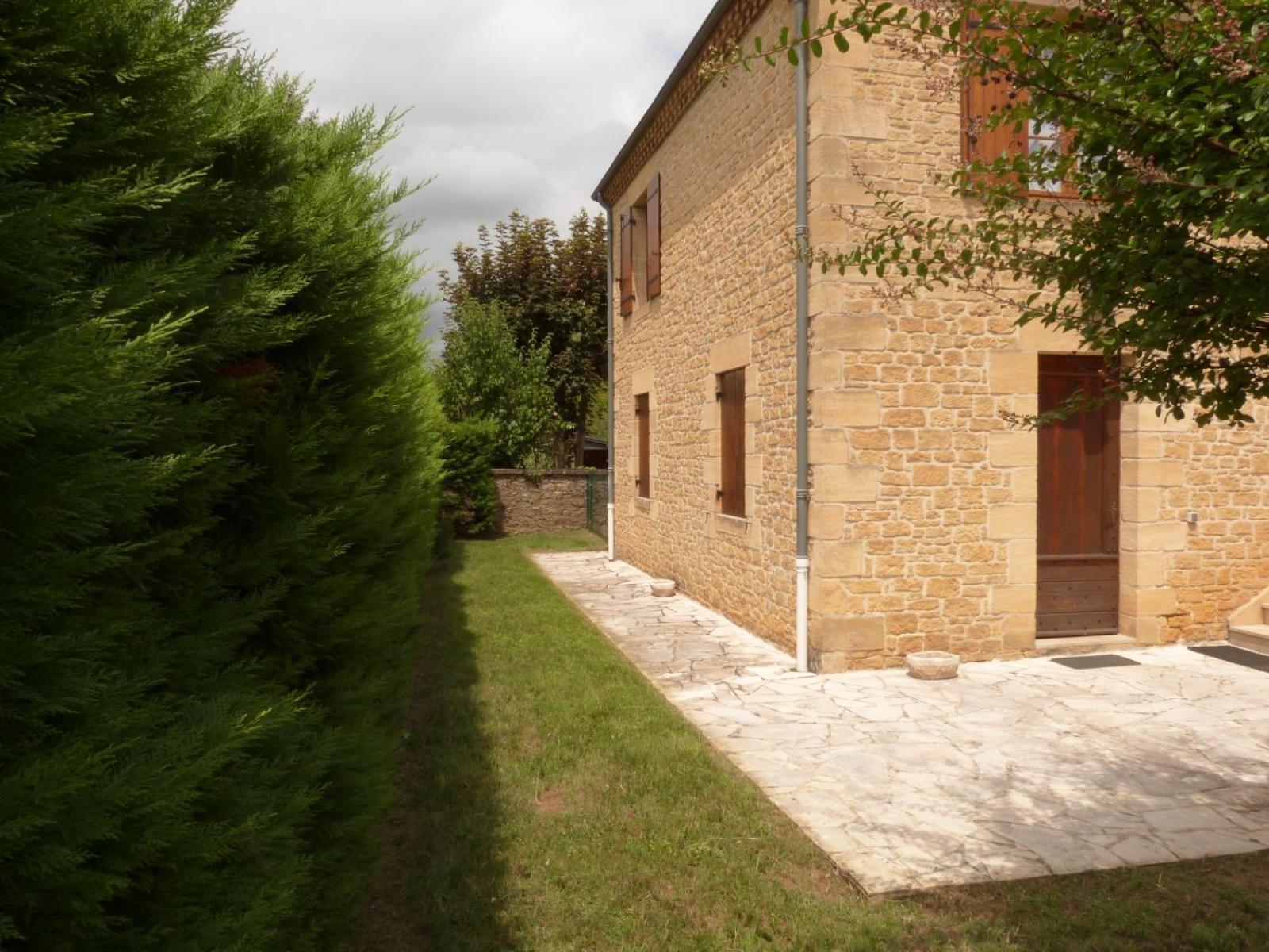 Maison de Sarlat: Spacious Garden Retreat near Town Center Villa Exterior photo